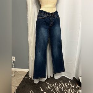 Aura From the Women at Wrangler Slimming Boot Cut Denim Jeans Size 4 P Girls
